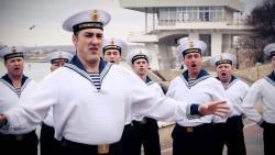 Ecouter la chanson Ансамбль Черноморского Флота Варяг (Плещут Холодные Волны) de playlist Chansons militaires gratuitement.