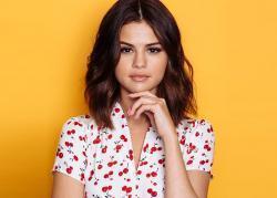 Ecouter la chanson Selena Gomez Bad Liar de playlist Meilleur Chanson 2017 gratuitement.