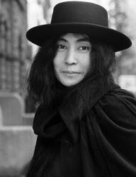 Outre la Chapeaumelon musique vous pouvez écouter gratuite en ligne les chansons de Yoko Ono.
