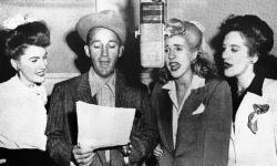 Écouter Bing Crosby & The Andrews Sisters meilleures chansons en ligne gratuitement.